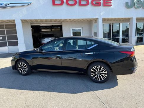 Used 2024 Nissan Altima 2.5 SV FWD image 36