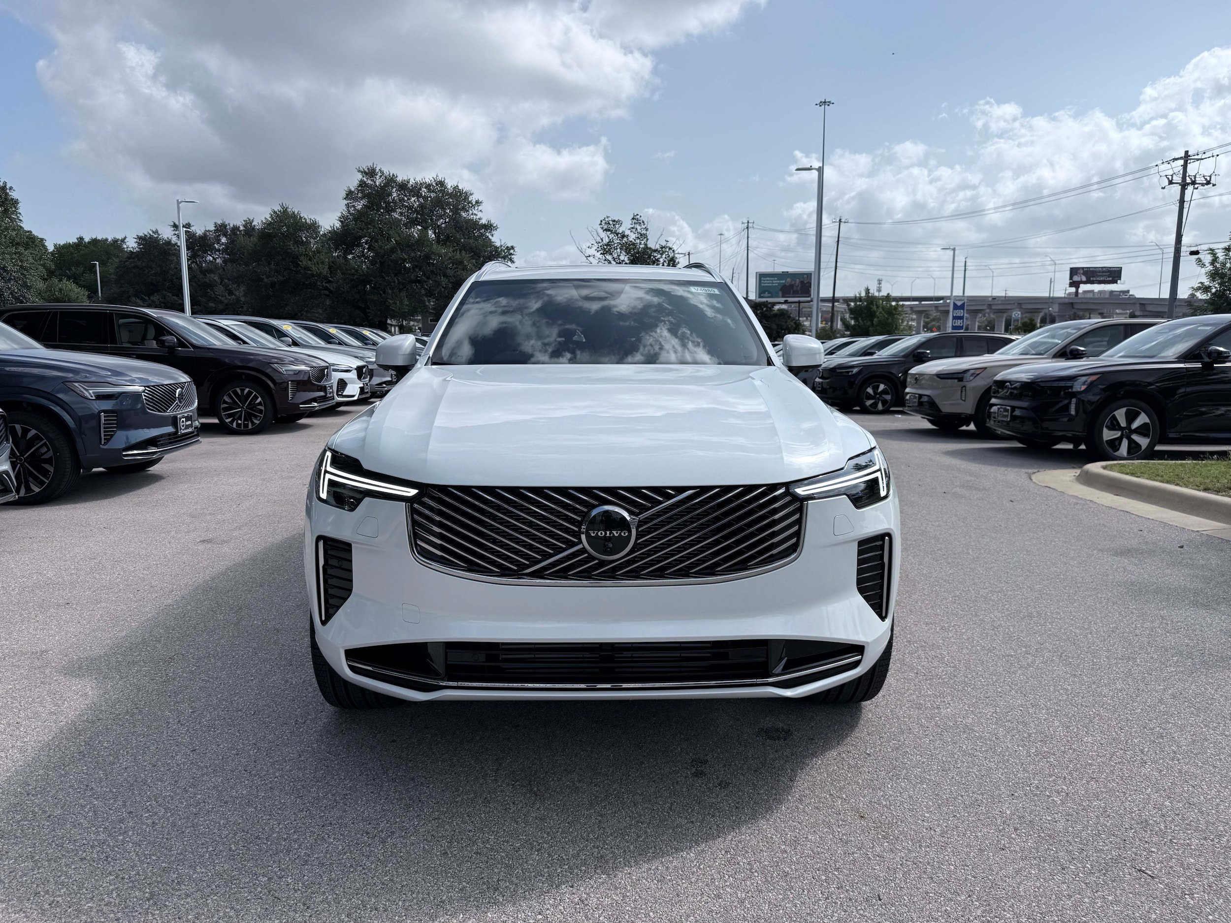 New 2026 Volvo XC90 T8 Plus w/ Protection Package Premier AWD/4WD image 8
