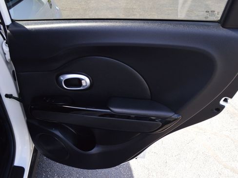 Used 2016 Kia Soul ! FWD image 25