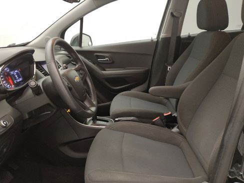 Used 2020 Chevrolet Trax LS w/ Tint and Cruise Package FWD image 17