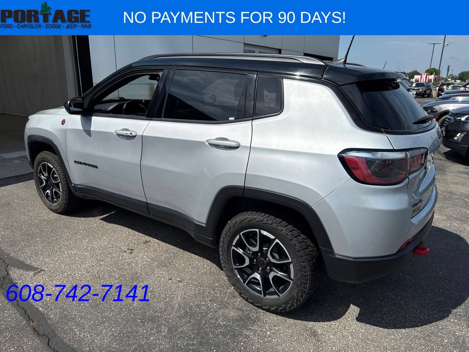 Used 2025 Jeep Compass Trailhawk AWD/4WD image 4