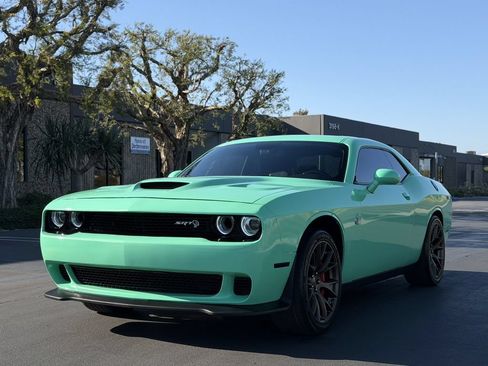 Used 2016 Dodge Challenger SRT Hellcat RWD image 1