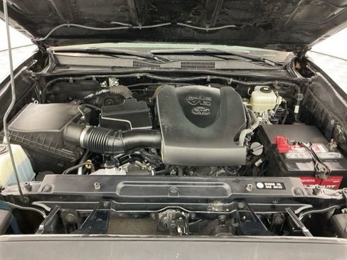 Used 2018 Toyota Tacoma TRD Off-Road w/ Technology Package image 26