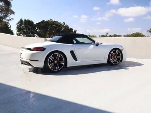 Certified 2025 Porsche 718 Boxster S RWD image 8