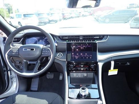 New 2025 Jeep Grand Cherokee Laredo X image 15