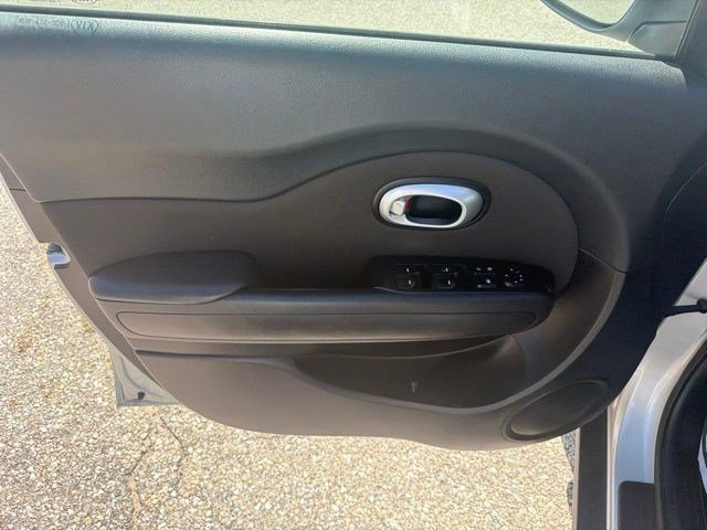 Used 2016 Kia Soul w/ Convenience Package FWD image 9