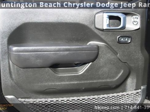 Used 2022 Jeep Gladiator Rubicon w/ Cold Weather Group image 19