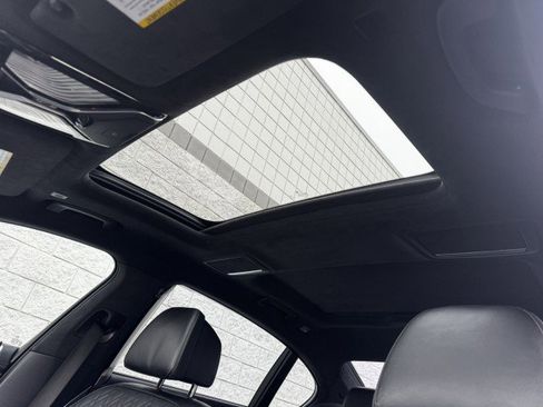 Used 2016 BMW 750i 750i w/ M Sport Package image 25