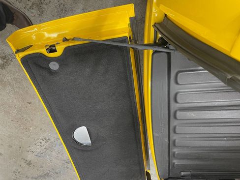 Used 2004 Chevrolet SSR w/ Preferred Equipment Group image 39