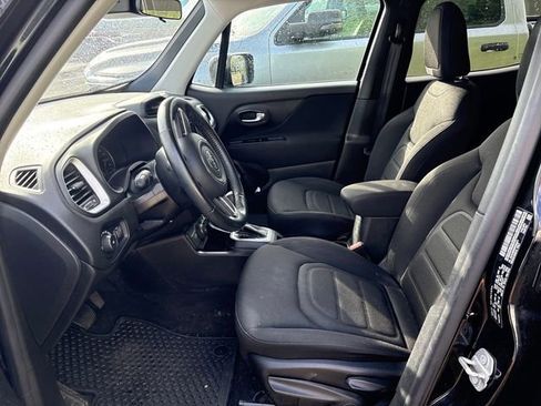 Used 2019 Jeep Renegade Latitude w/ Cold Weather Group AWD/4WD image 7