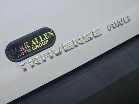 Used 2023 Chevrolet Traverse LT image 11