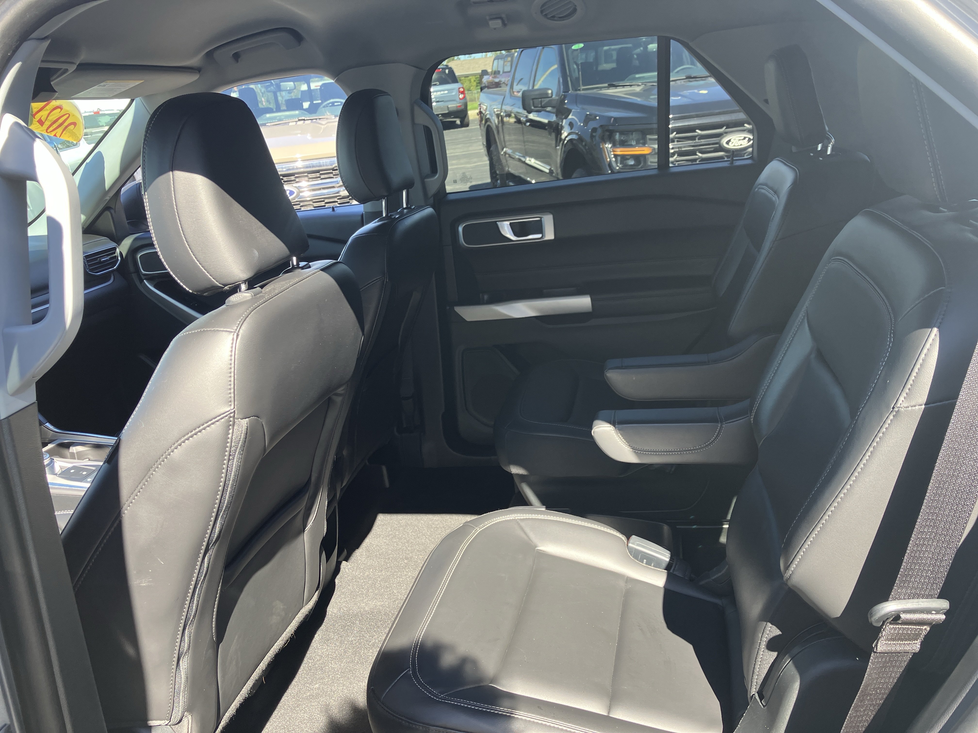 Used 2021 Ford Explorer XLT w/ Equipment Group 202A AWD/4WD image 17