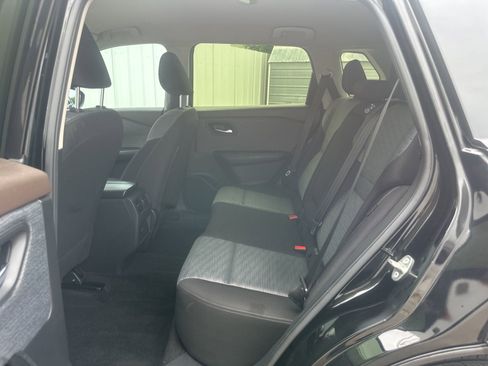 Used 2023 Nissan Rogue SV FWD image 12