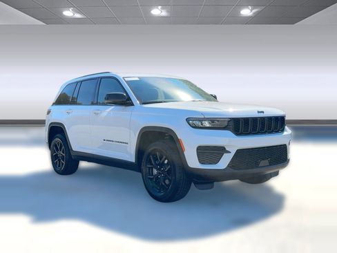 New 2025 Jeep Grand Cherokee Laredo image 7