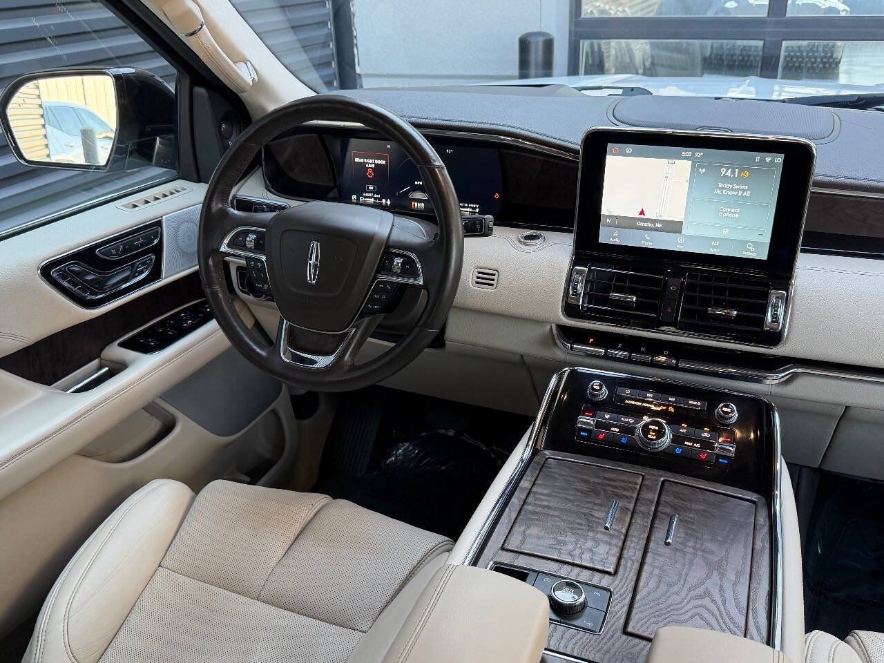 Used 2021 Lincoln Navigator Reserve w/ Luxury Package AWD/4WD image 30