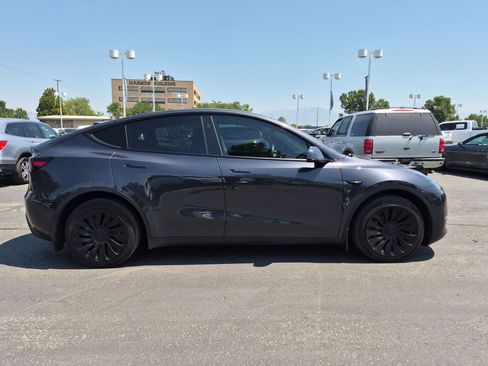 Used 2024 Tesla Model Y Long Range AWD/4WD image 2