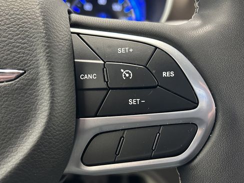 Used 2023 Chrysler Voyager LX image 23