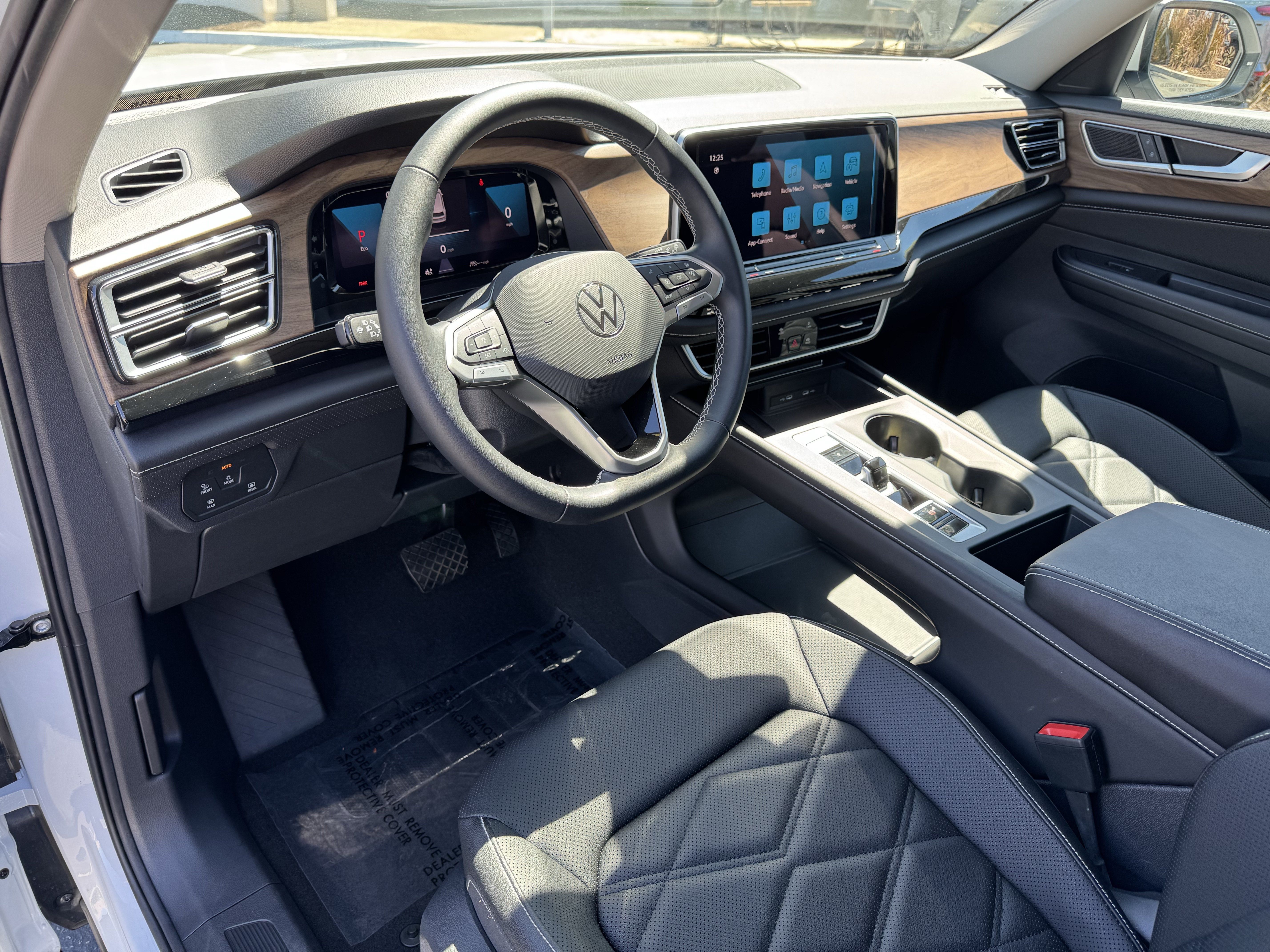 Used 2026 Volkswagen Atlas SE FWD image 15