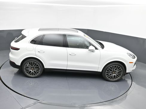 Used 2022 Porsche Cayenne image 43