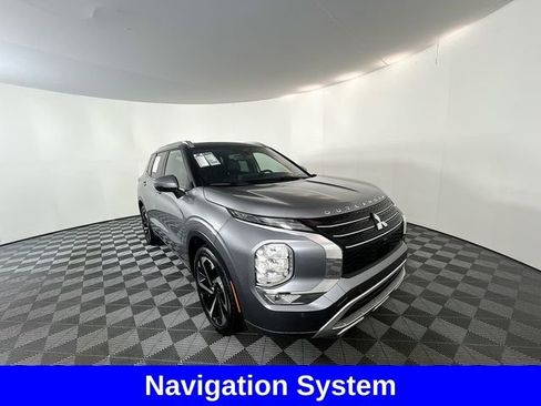 Used 2023 Mitsubishi Outlander SEL image 2