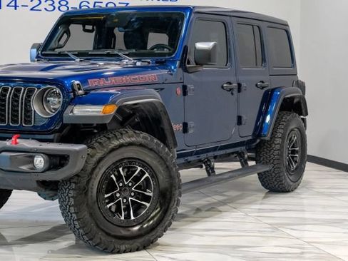 Used 2025 Jeep Wrangler Unlimited Rubicon AWD/4WD image 7