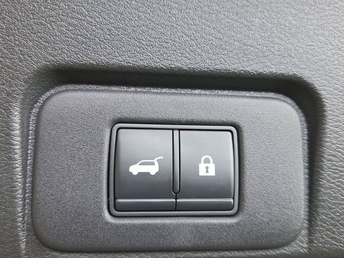 Used 2021 Nissan Rogue Platinum AWD/4WD image 18