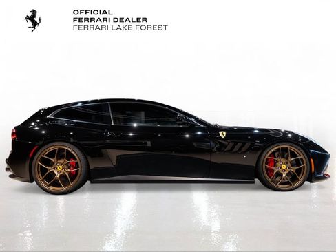Used 2018 Ferrari GTC4Lusso AWD/4WD image 9