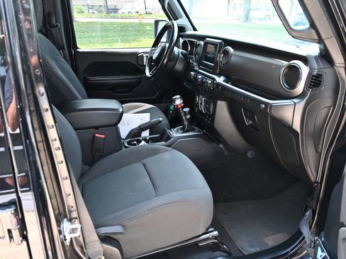 Used 2018 Jeep Wrangler Unlimited Sport S AWD/4WD image 5