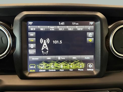 Used 2020 Jeep Wrangler Unlimited Sahara AWD/4WD image 15