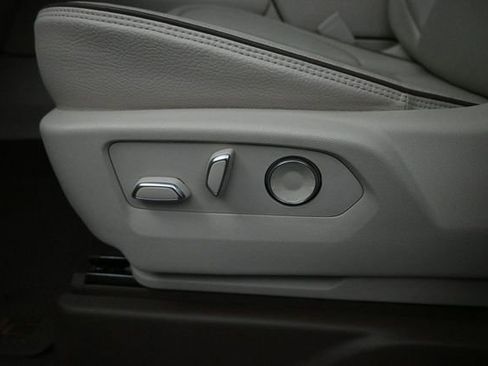 Used 2023 GMC Yukon XL Denali AWD/4WD image 21