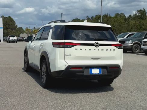 Used 2025 Nissan Pathfinder SV image 7