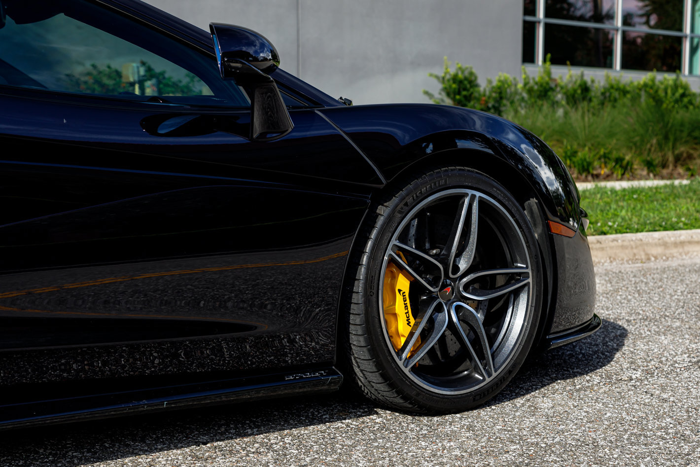 Used 2018 McLaren 570S RWD image 25