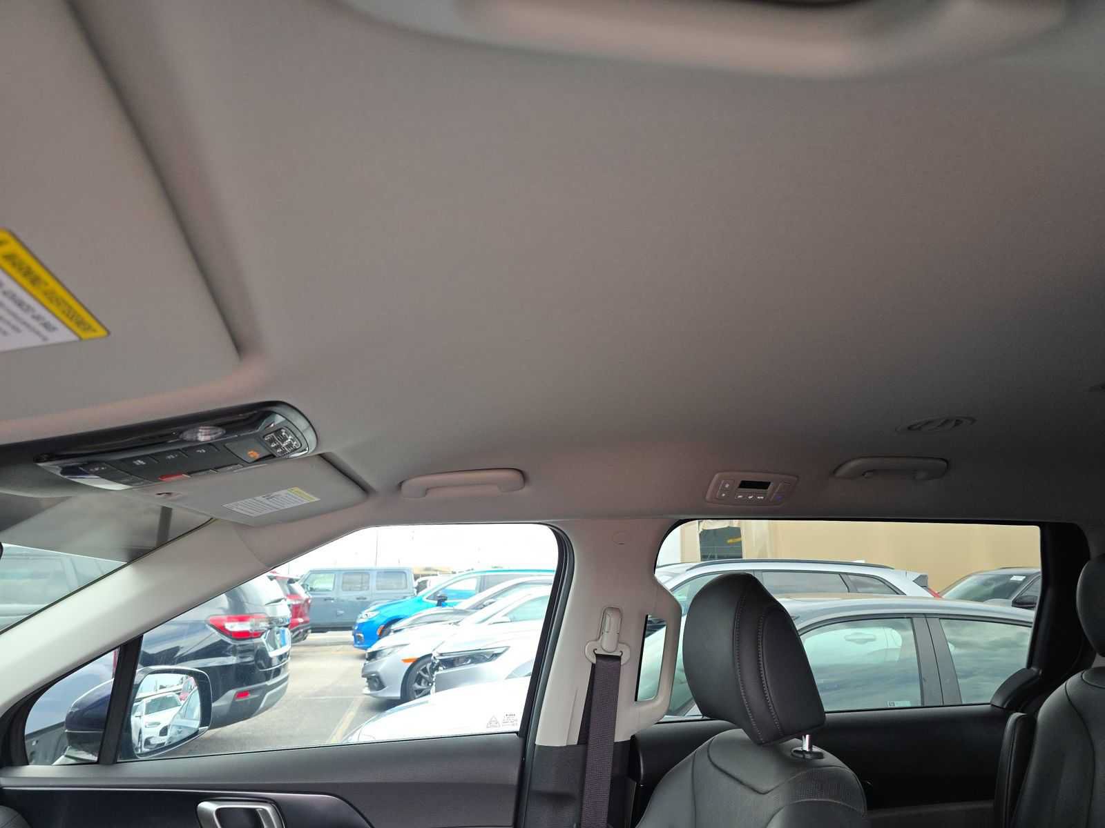 Used 2026 Kia Carnival FWD image 9
