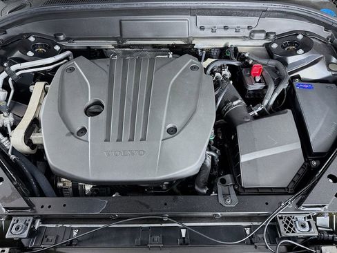 Certified 2023 Volvo XC60 B5 Ultimate w/ Climate Package image 32