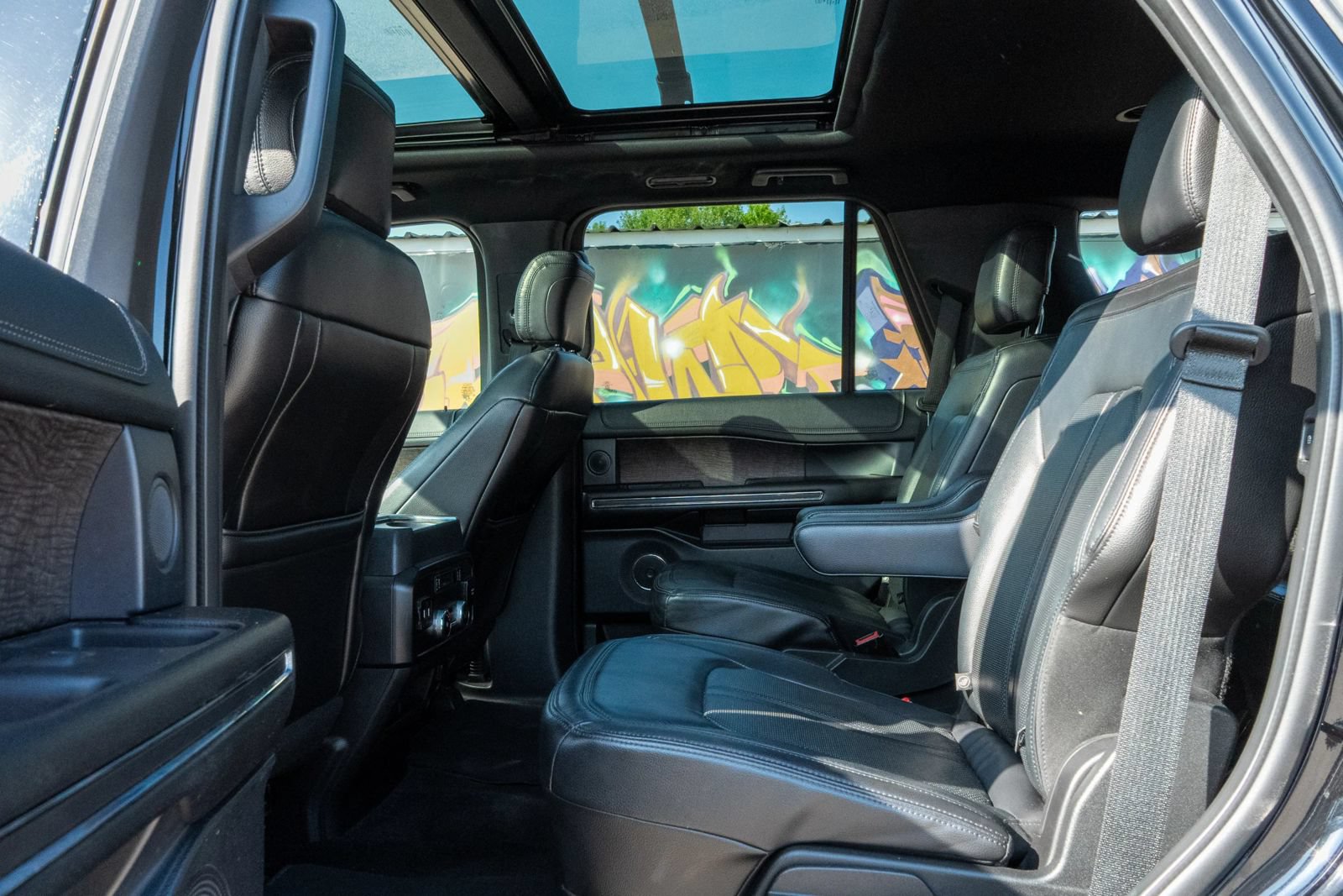 Used 2018 Ford Expedition Limited w/ Equipment Group 301A RWD image 25