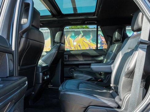 Used 2018 Ford Expedition Limited w/ Equipment Group 301A RWD image 25
