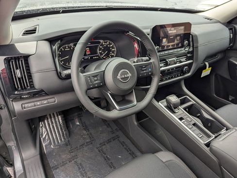 New 2025 Nissan Pathfinder SV image 2
