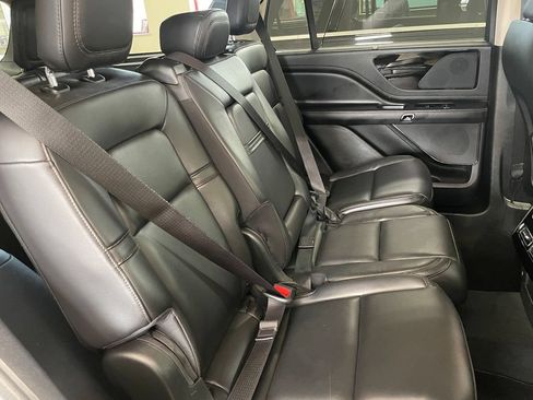 Used 2023 Lincoln Aviator AWD image 23