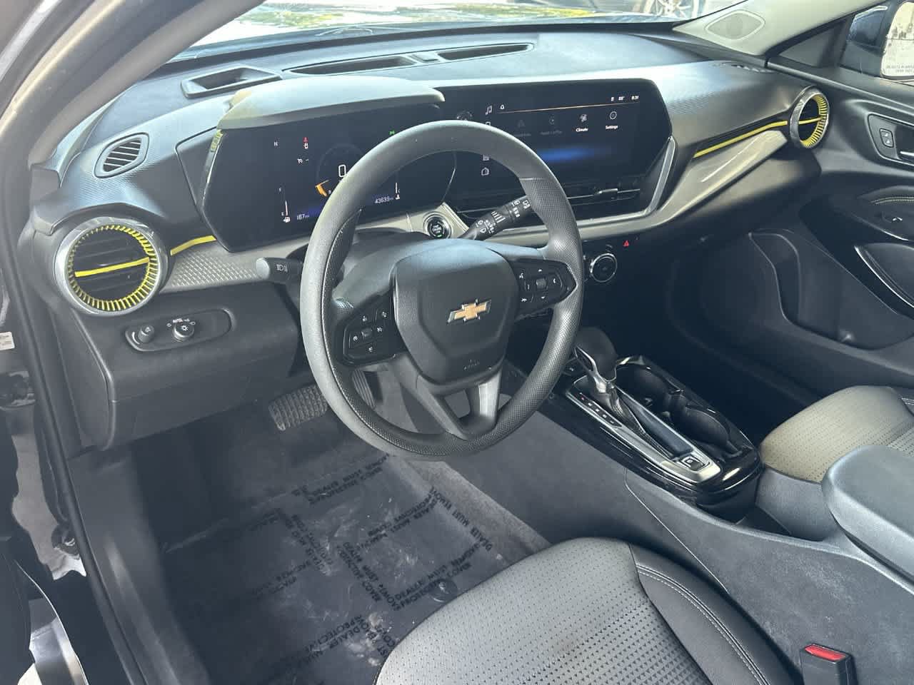 Used 2024 Chevrolet Trax LT FWD image 13