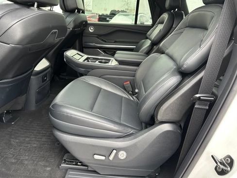 Used 2025 Lincoln Navigator L Reserve w/ Jet Appearance Package AWD/4WD image 17