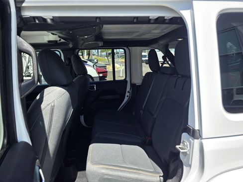 Certified 2025 Jeep Wrangler Sahara image 16