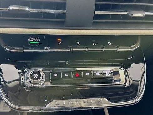 New 2026 Lincoln Corsair Premiere image 17