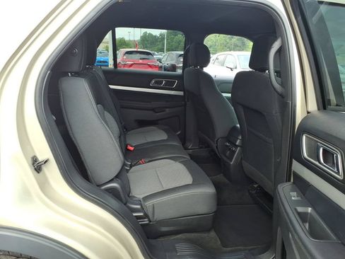 Used 2017 Ford Explorer XLT AWD/4WD image 21
