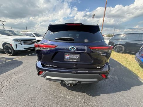 Used 2020 Toyota Highlander XLE AWD/4WD image 4