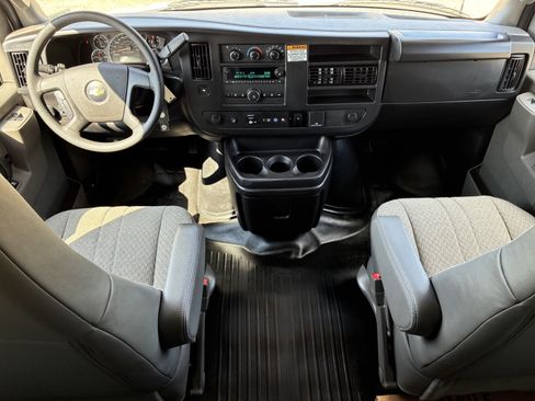Used 2024 Chevrolet Express 4500 Extended w/ Power Convenience Package RWD image 11