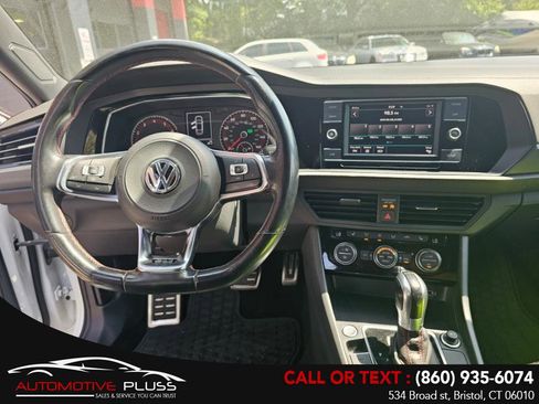 Used 2019 Volkswagen Jetta GLI image 7