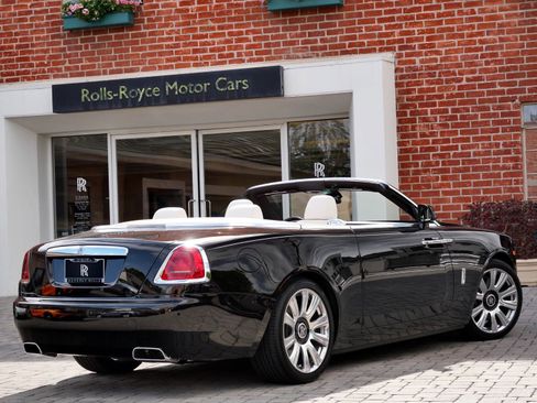 Used 2017 Rolls-Royce Dawn RWD image 2
