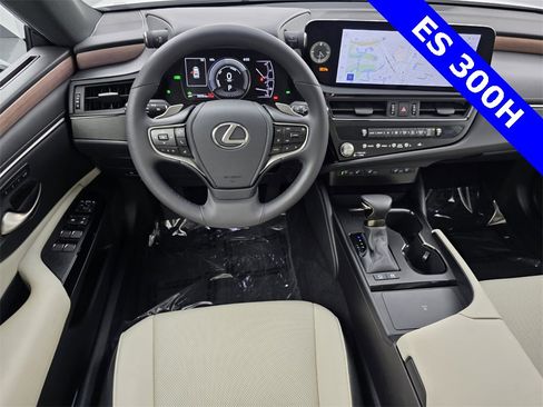 Used 2025 Lexus ES 300h w/ Premium Package image 13