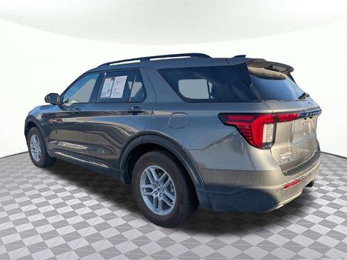 Used 2025 Ford Explorer Active w/ Active Comfort Package image 5