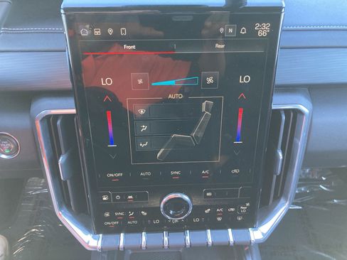 Used 2024 GMC Acadia Elevation image 17